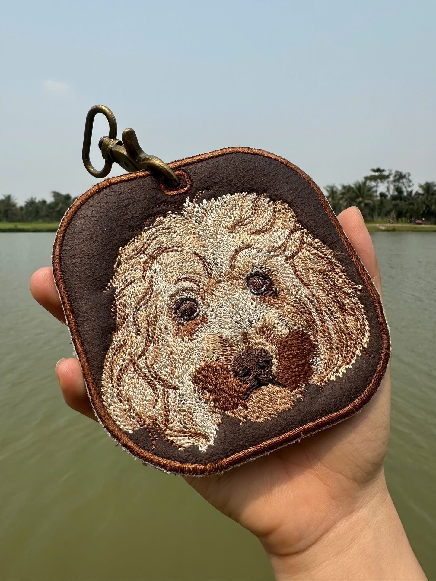 Móc khóa da thêu thú cưng theo hình yêu cầu ( 10*10cm)