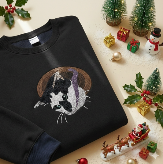 Hình thêu 1 mặt pet siêu chi tiết trên áo nỉ, tặng miễn phí tên/icon trên tay áo.