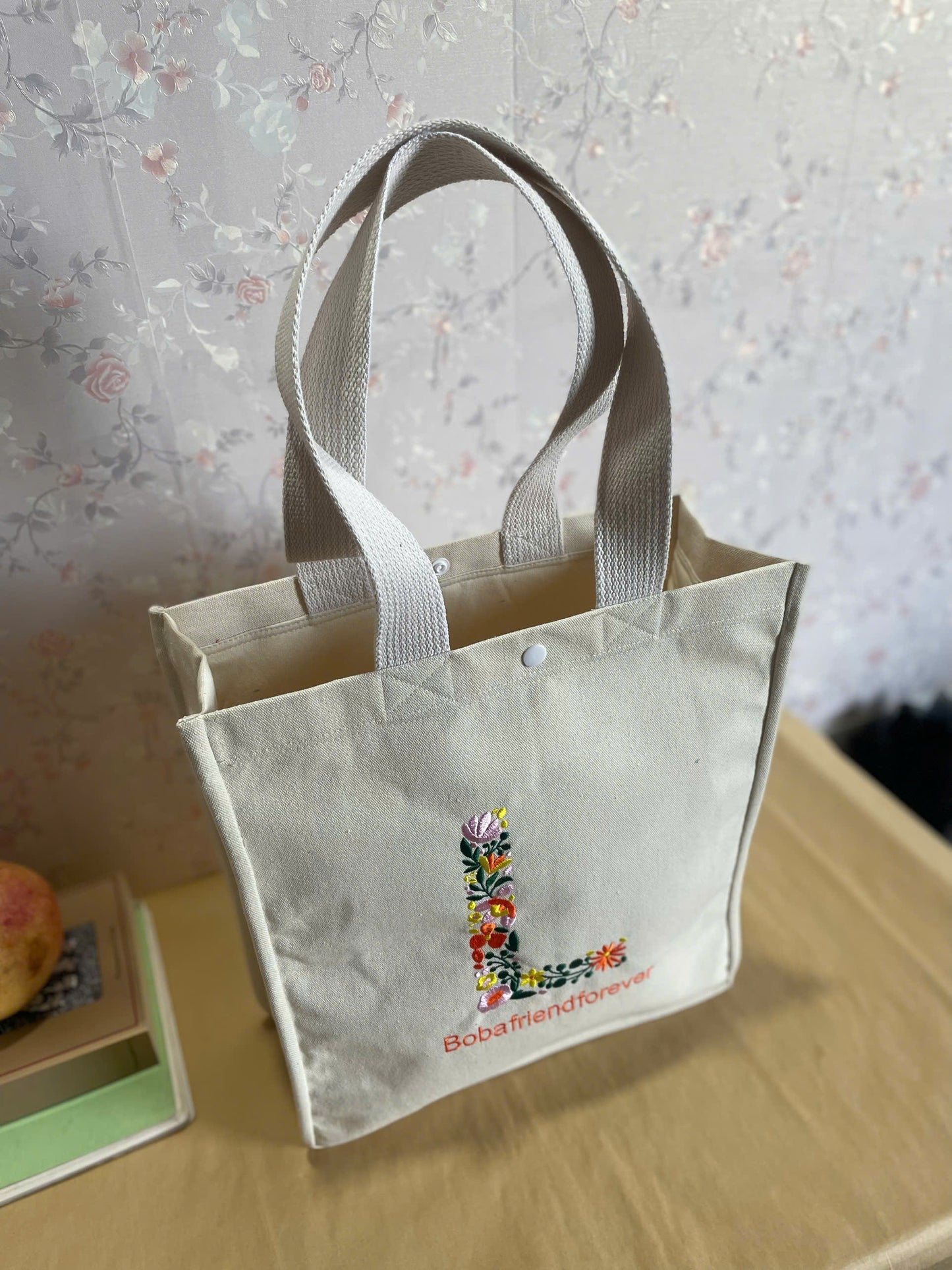 Tote thêu tên riêng phối hoa kích cỡ theo yêu cầu 1 chữ cái