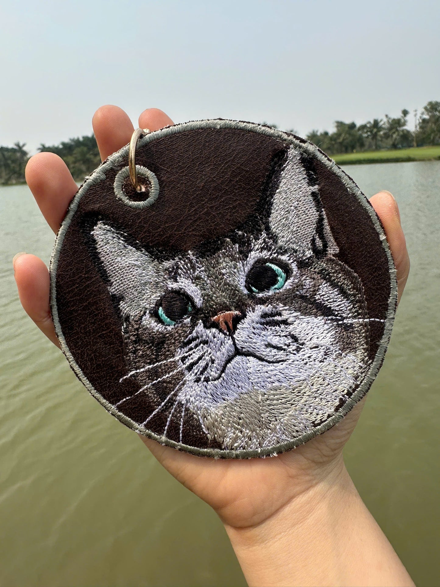 Móc khóa da thêu thú cưng theo hình yêu cầu ( 10*10cm)