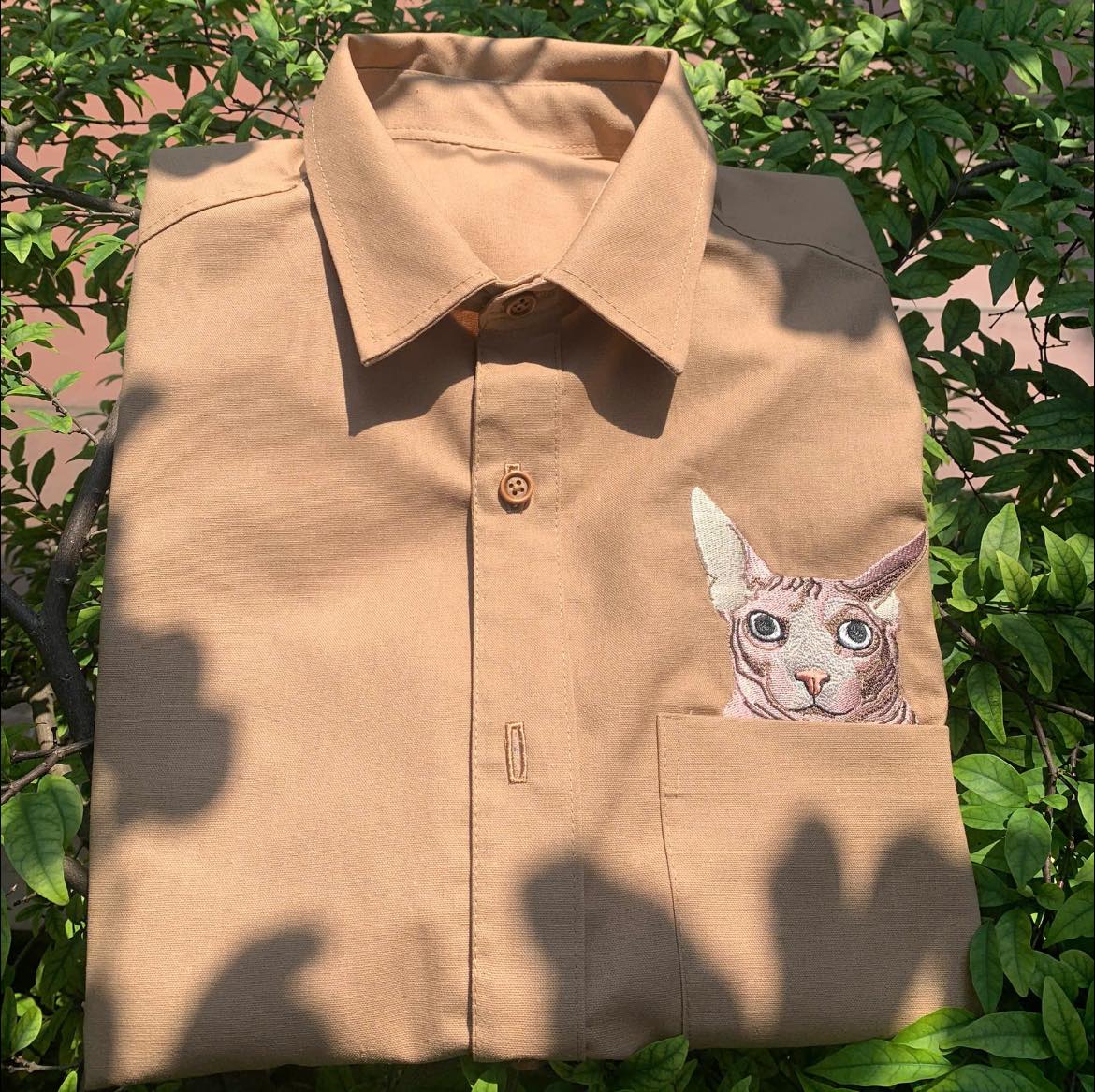 Dịch vụ thêu hình thú cưng tả thật từng sợi lông theo hình yêu cầu trên áo khách hàng gửi đến