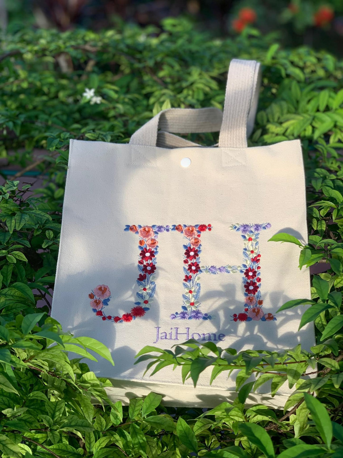 Tote thêu tên riêng phối hoa kích cỡ theo yêu cầu 1 chữ cái