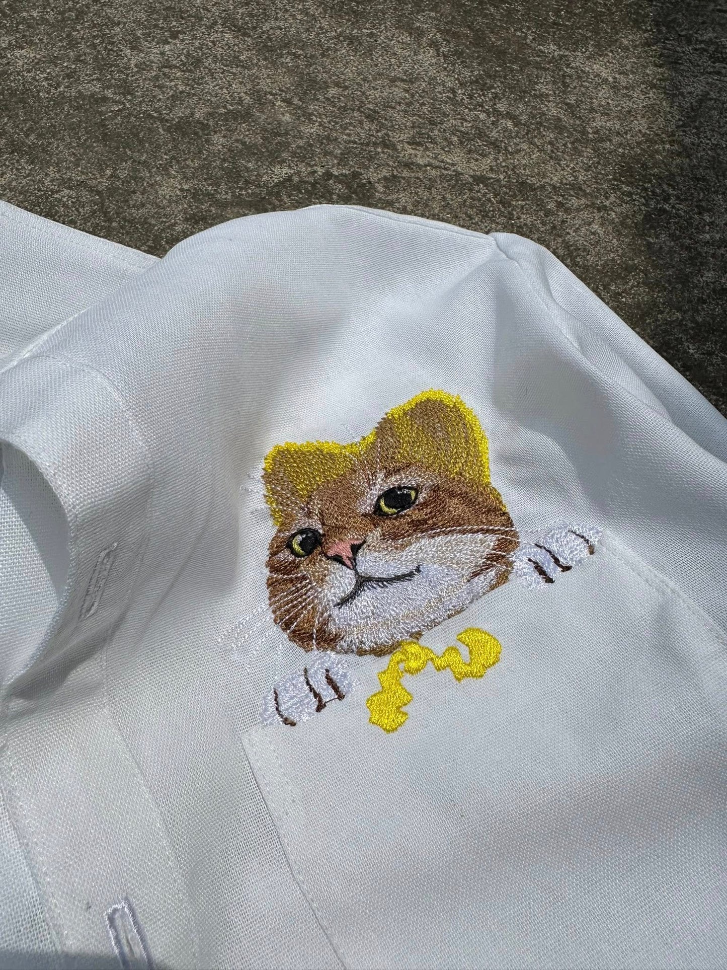 Dịch vụ thêu hình thú cưng tả thật từng sợi lông theo hình yêu cầu trên áo khách hàng gửi đến