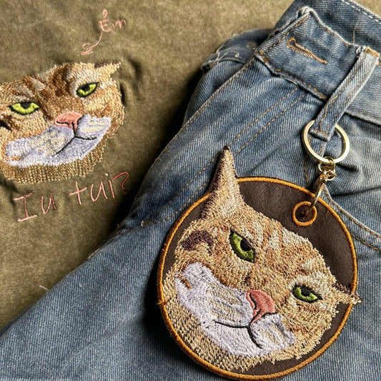 Set 2 món thiết kế thú cưng ẻm iu tui: Áo phông giặt loang + móc khóa