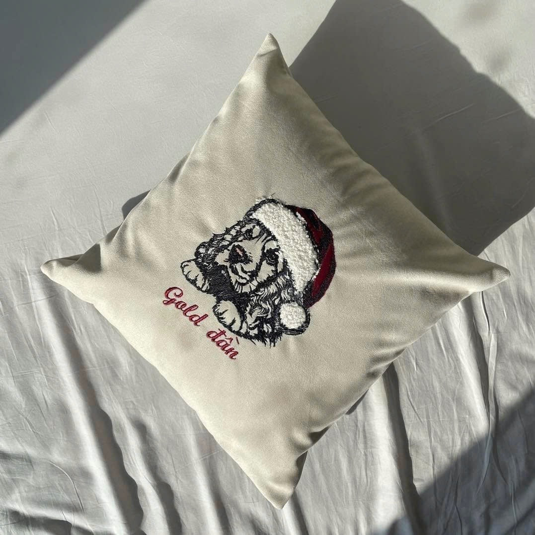 Mẫu thêu cún yêu giáng sinh chuyển thể từ ảnh phong cách line art trên vỏ gối kích thước 45x45cm, kèm tên cún
