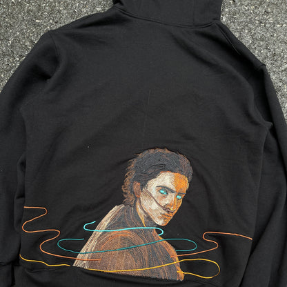 Thiết kế và thêu hình theo yêu cầu áo hoodie chất liệu nỉ, kiểu thêu nhân vật vẽ tay chi tiết sắc nét