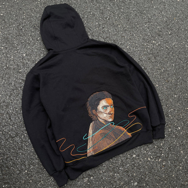 Thiết kế và thêu hình theo yêu cầu áo hoodie chất liệu nỉ, kiểu thêu nhân vật vẽ tay chi tiết sắc nét