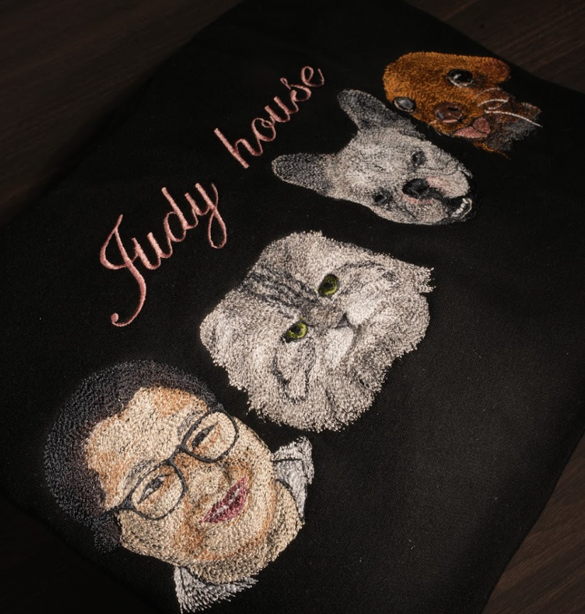 Dịch vụ thêu hình thú cưng tả thật từng sợi lông theo hình yêu cầu trên áo khách hàng gửi đến