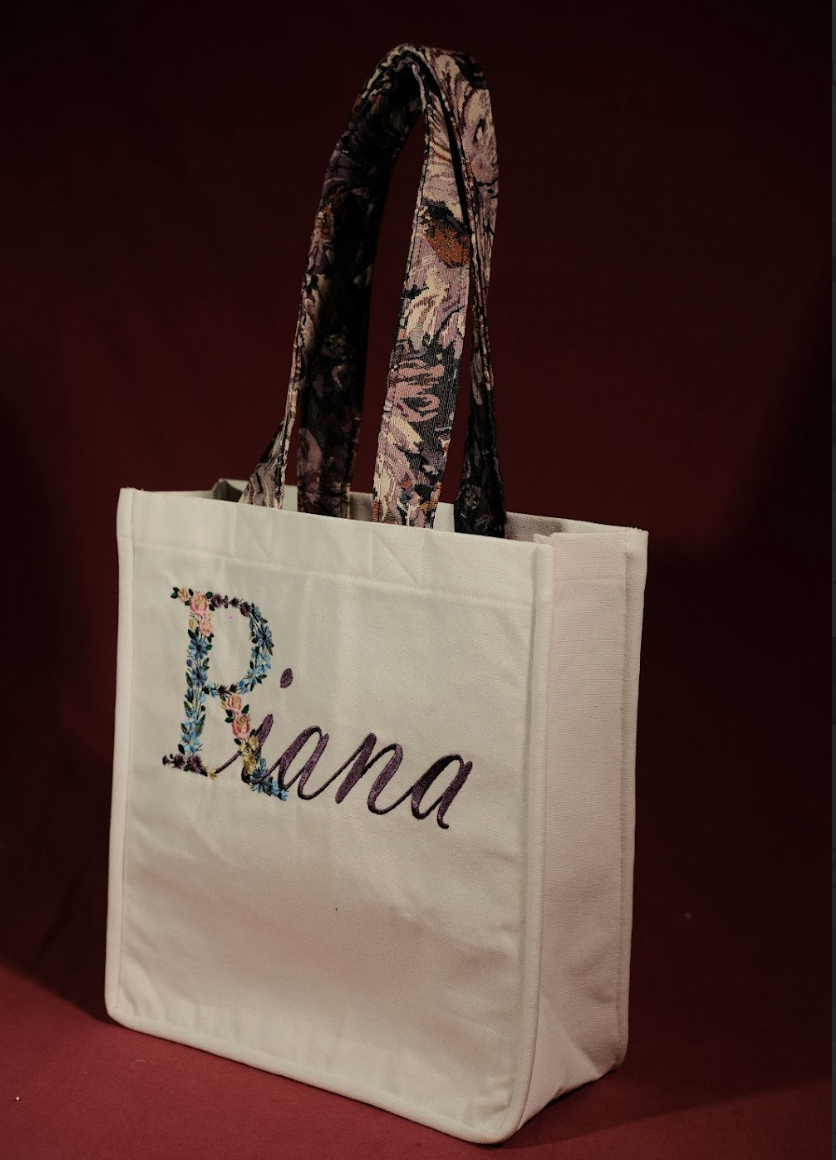 Túi tote thêu tên riêng, chữ lớn cách điệu phối cùng chữ trơn kích thước 35x38cm đựng được laptop 16 inch