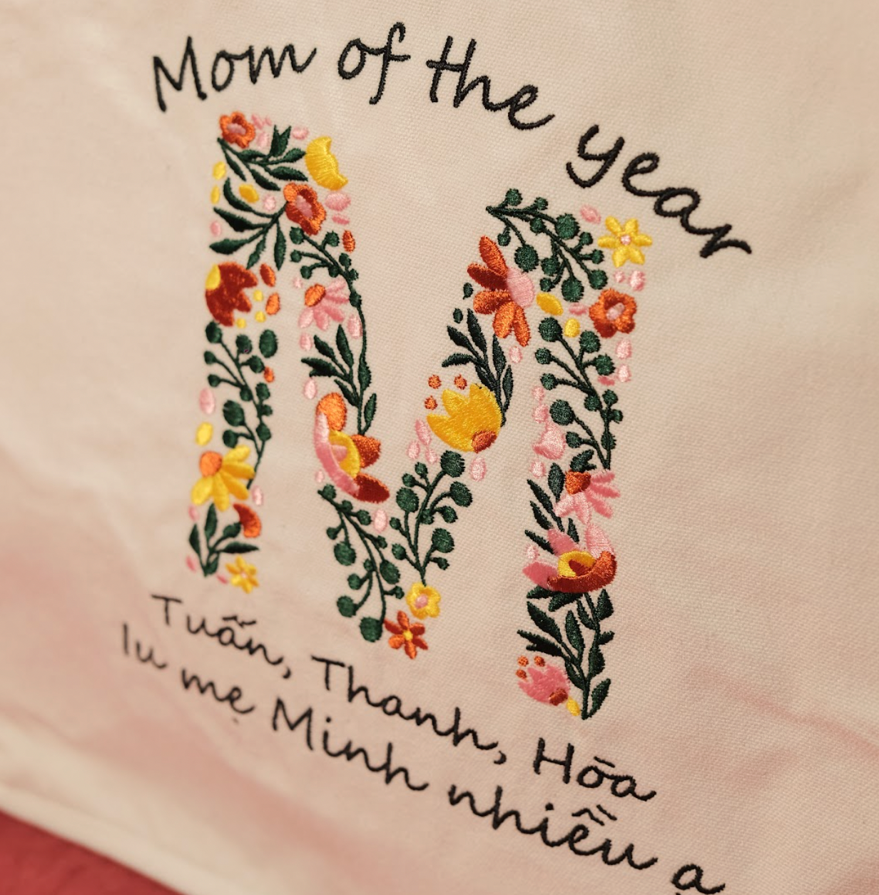 Túi tote thêu chữ Mama tặng mẹ kích thước 35x38cm đựng được laptop 16 inch
