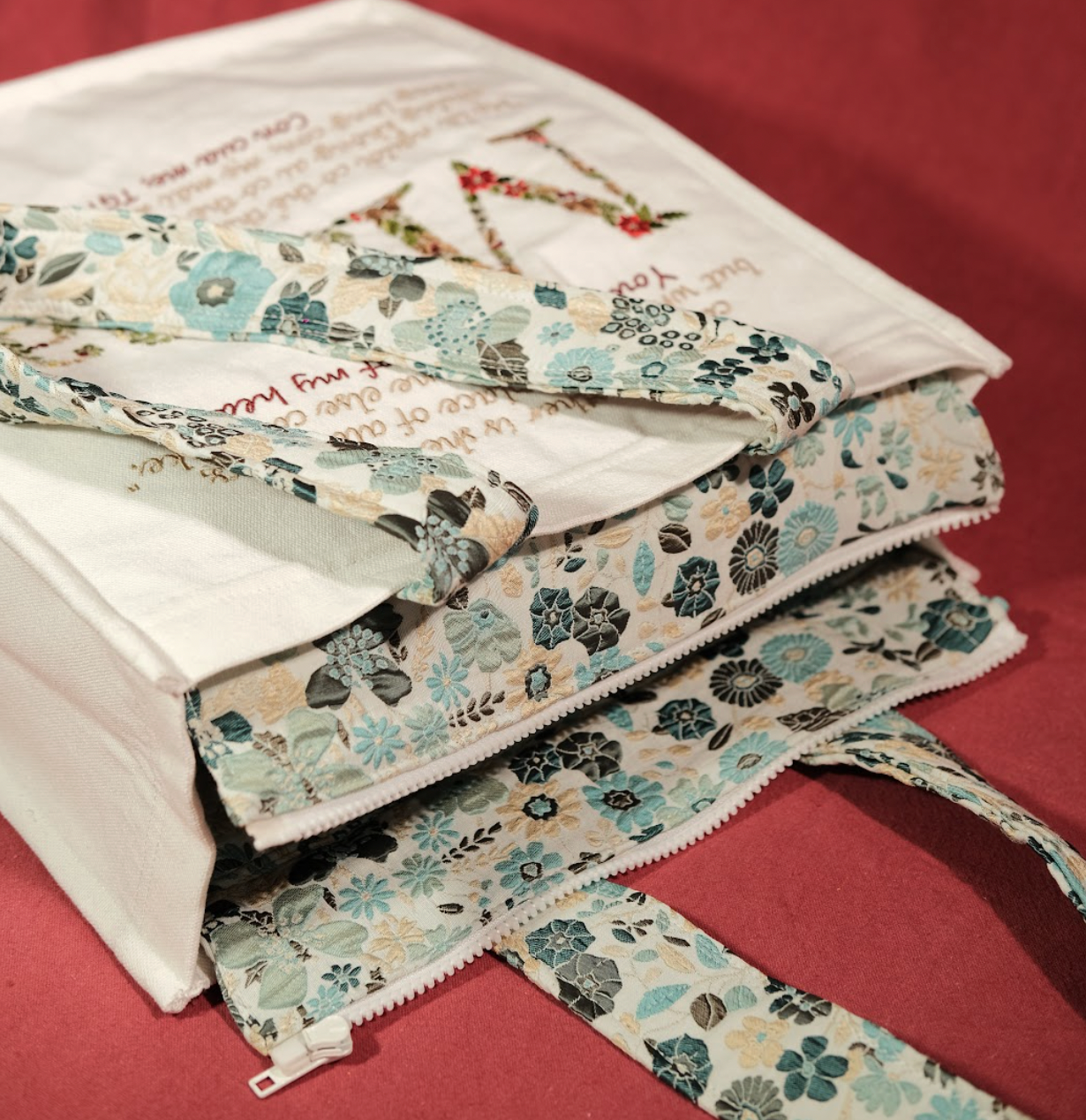 Túi tote thêu chữ Mama tặng mẹ kích thước 35x38cm đựng được laptop 16 inch