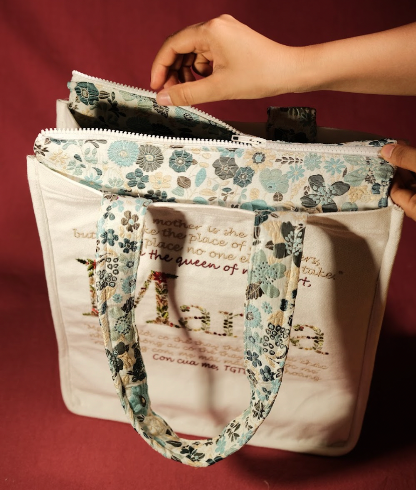 Túi tote thêu chữ Mama tặng mẹ kích thước 35x38cm đựng được laptop 16 inch