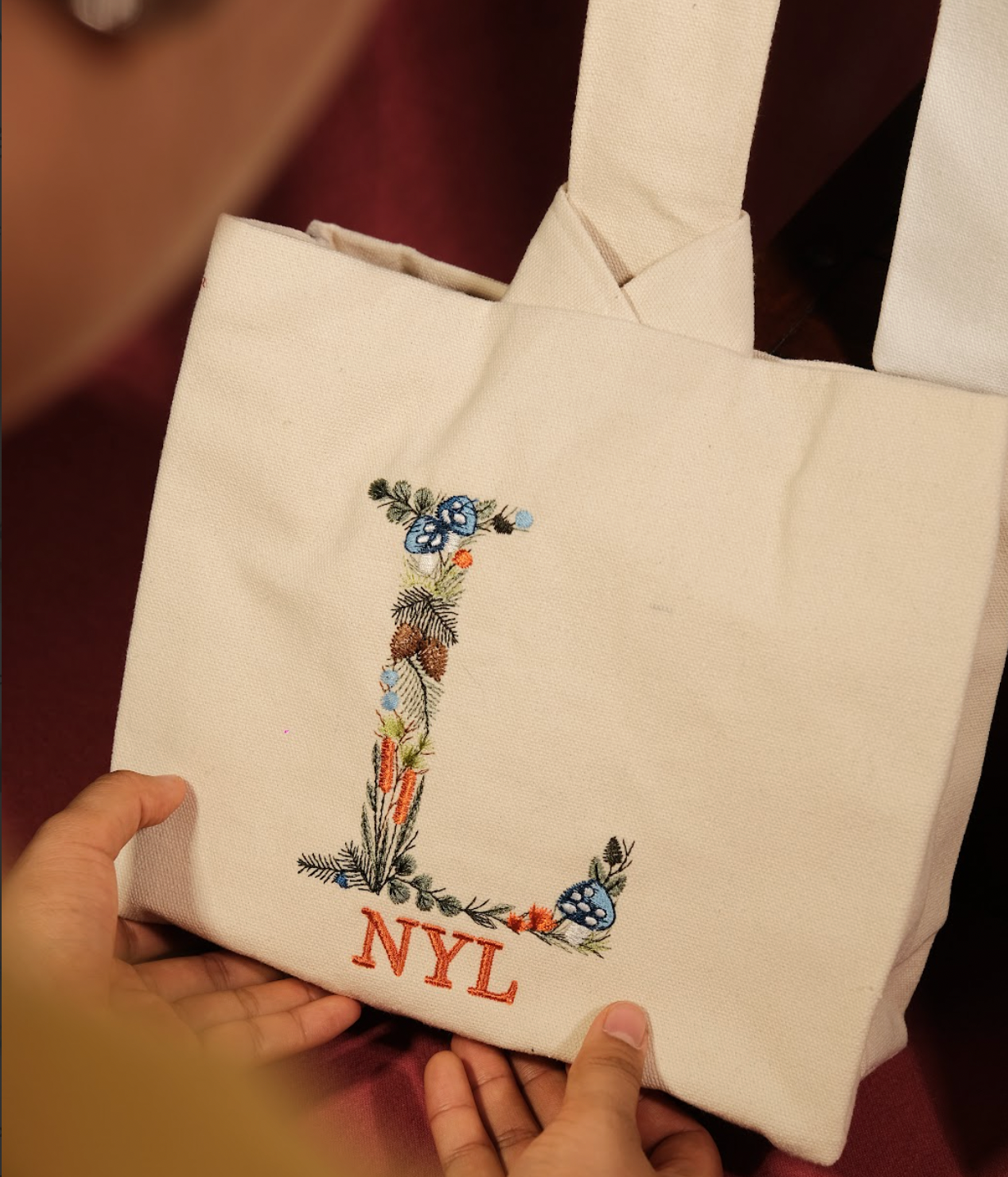 Túi đậu 1 quai (20*25cm) thêu chữ cái phối hoa