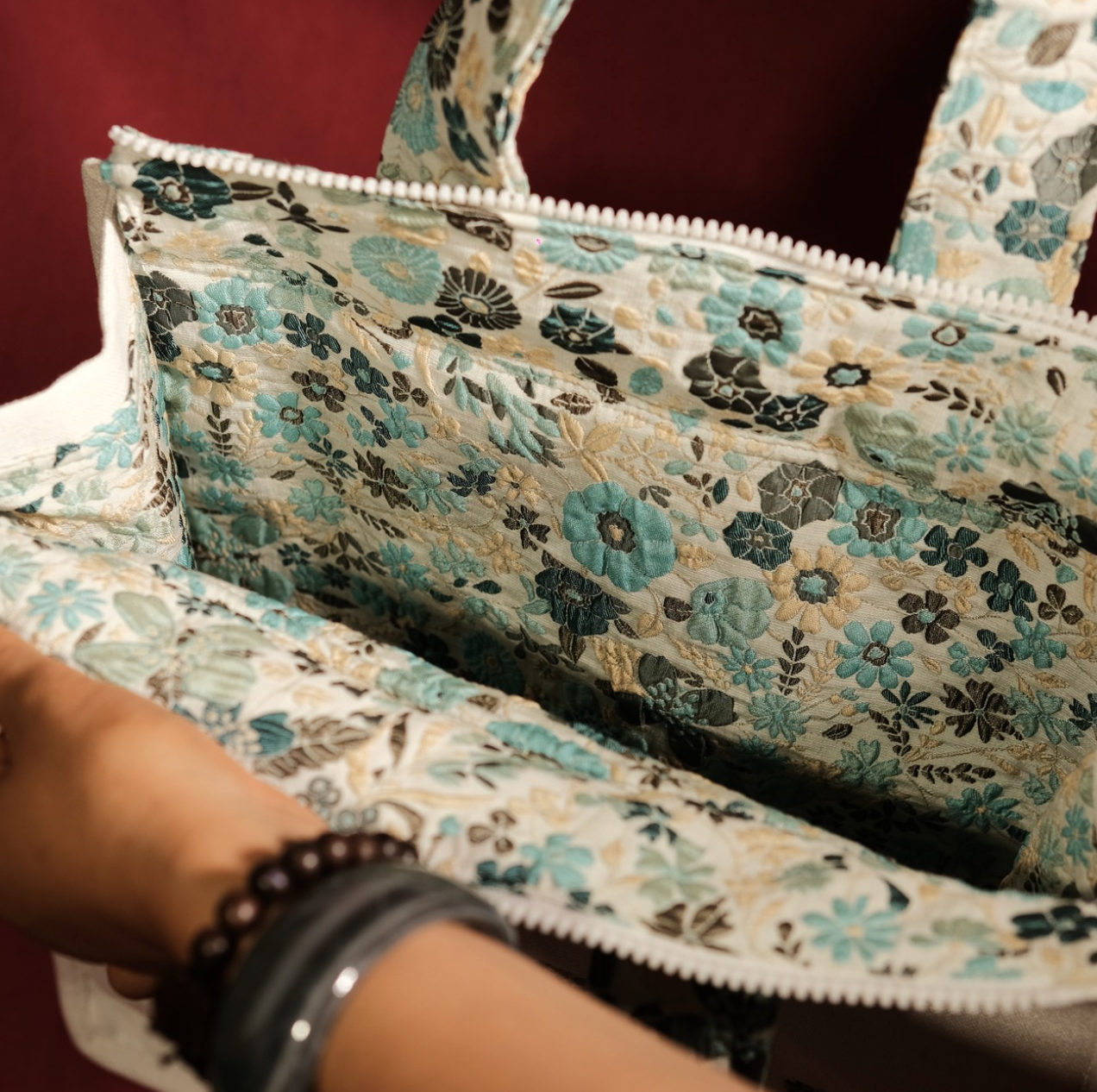 Túi đậu 1 quai (20*25cm) thêu chữ cái phối hoa