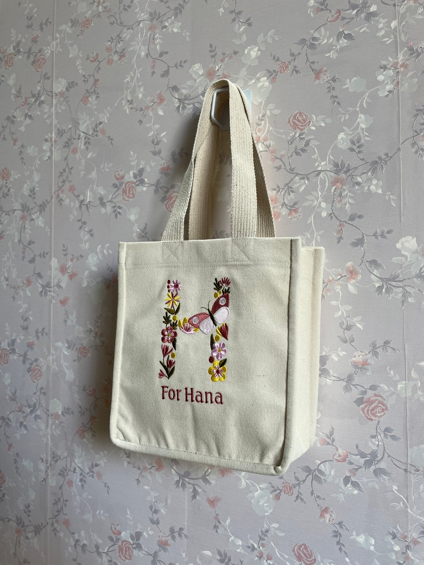 Tote thêu tên riêng phối hoa kích cỡ theo yêu cầu 1 chữ cái