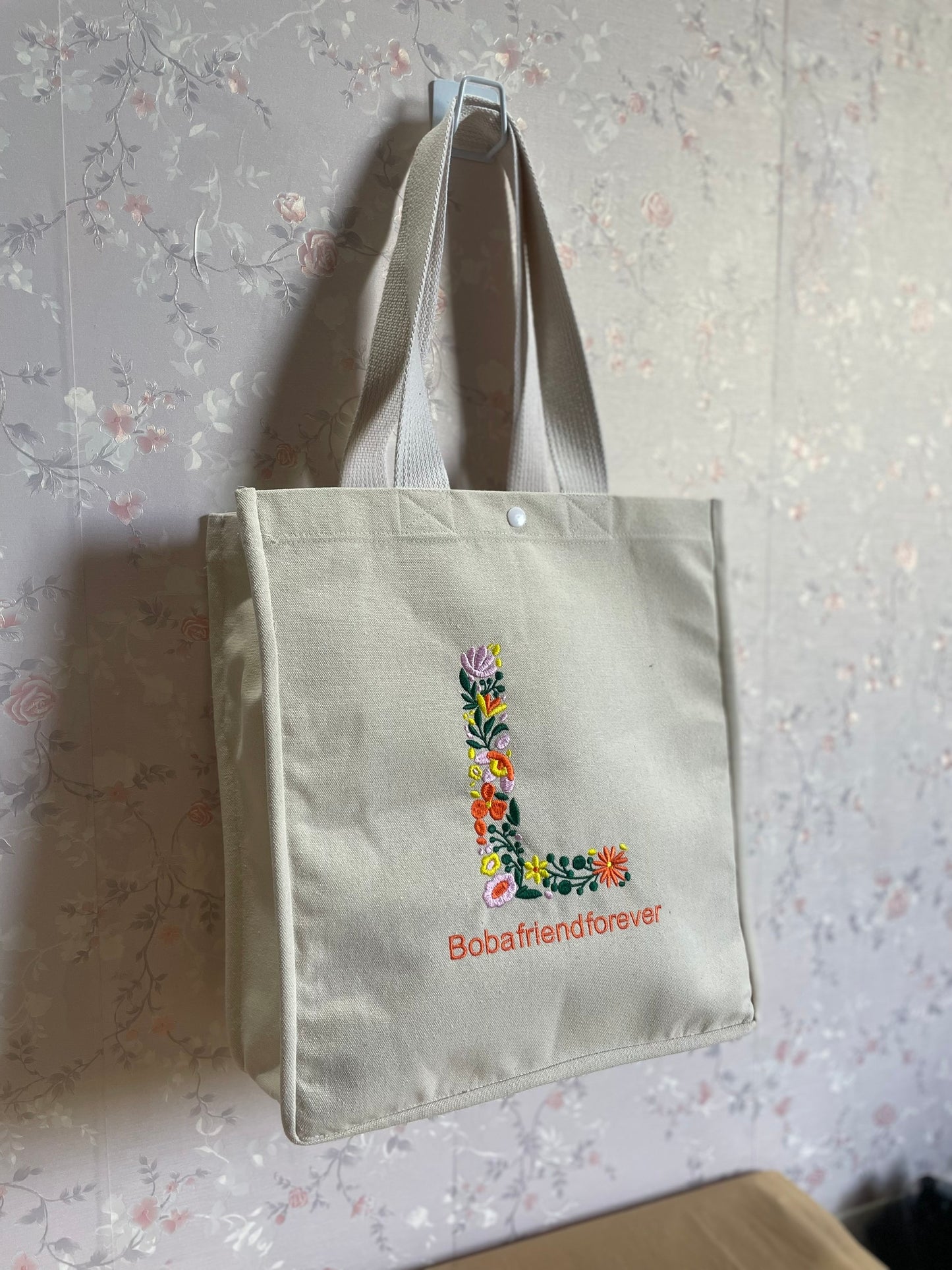 Tote thêu tên riêng phối hoa kích cỡ theo yêu cầu 1 chữ cái