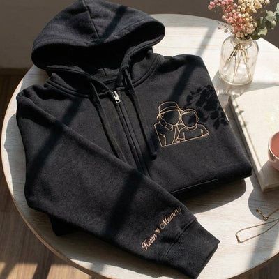 Áo hoodie thêu chủ đề tình cảm gia đình, tặng mẹ, thêu hình mẹ và con trai nhỏ kiểu nét vẽ tay tinh tế, được chọn kiểu áo