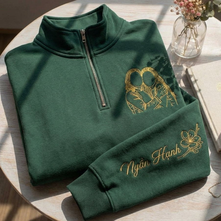 Áo thêu mẹ và con gái theo phong cách phác họa kèm tên con hoặc mẹ ở tay áo, quà tặng mẹ phù hợp cho mọi dịp, thiết kế cá nhân hóa tự chọn, được chọn kiểu áo