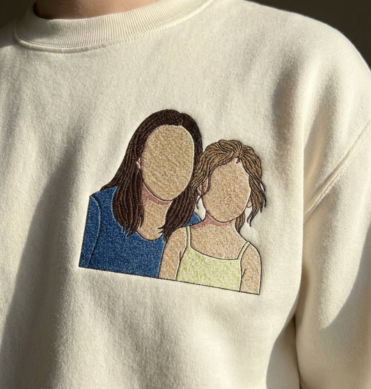 Áo sweater thêu hình ảnh thật mẹ và con gái, kèm tên con ở tay áo, quà Ngày của Mẹ tặng mẹ, được chọn kiểu áo với kiểu thêu đa dạng