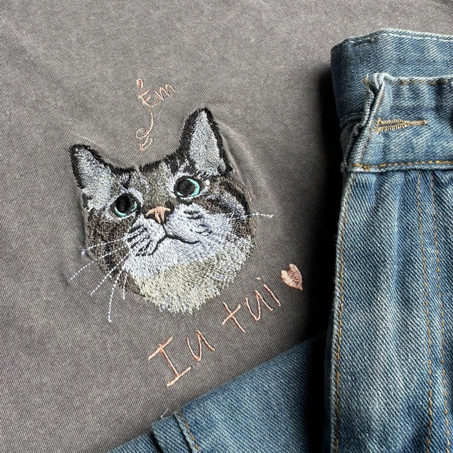 Set 2 món thiết kế thú cưng ẻm iu tui: Áo phông giặt loang + móc khóa