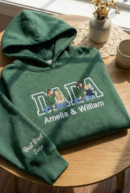 Áo hoodie thêu ảnh bố và các con làm quà tặng, thiết kế từ nhiều khoảng khắc hàng ngày phong cách gần gũi rực rỡ, được chọn kiểu áo