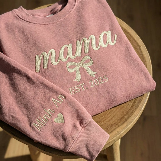 Áo sweater thêu chữ Mẹ với nơ điệu đà và cá nhân hóa năm làm mẹ, quà mọi dịp tặng mẹ, được chọn kiểu áo