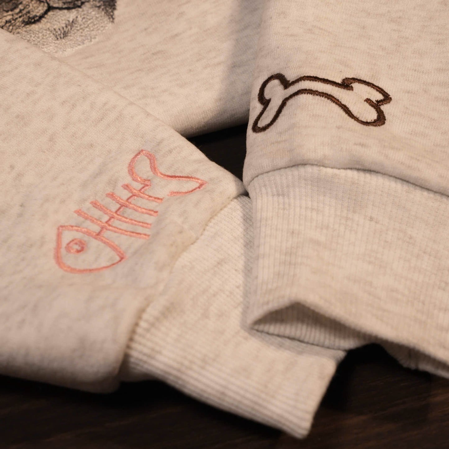 Dịch vụ thêu hình thú cưng tả thật từng sợi lông theo hình yêu cầu trên áo khách hàng gửi đến